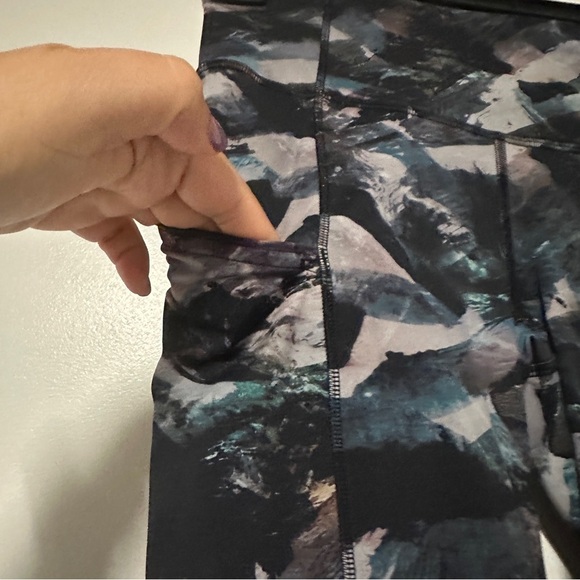 Lululemon Fast and Free Tight II 25” Non-Reflective Nulux* Size 4 - Picture 3 of 9